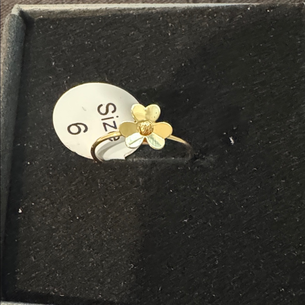 14k Gold Flower Ring